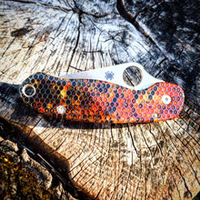 Load image into Gallery viewer, Spyderco Para3 Aluminum Honeycomb Snake Skin
