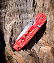 Load image into Gallery viewer, Makin&#39; Bacon Spyderco Smock

