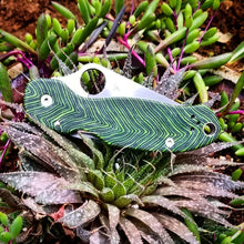 Load image into Gallery viewer, Spyderco Para 3 Green Thumb G-Carta Scale Set
